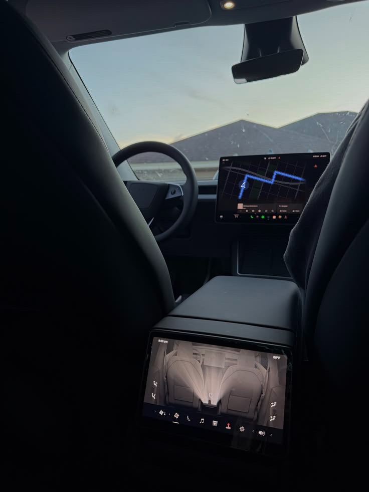 Rear screen for passengers